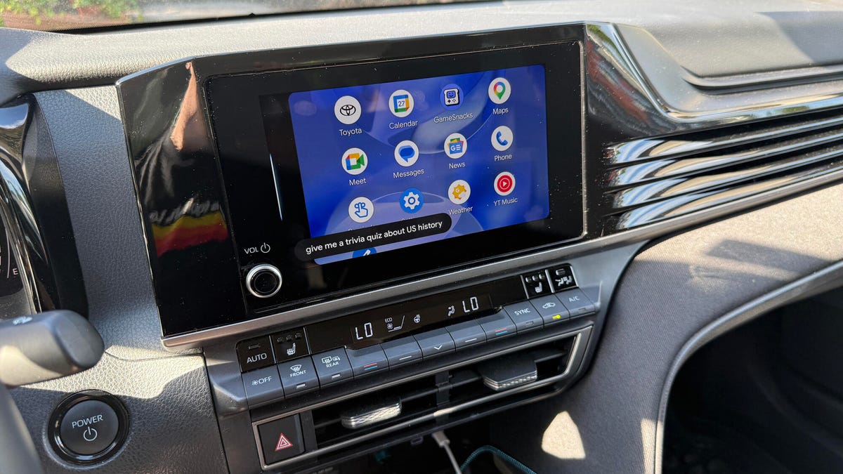 iPhone Owner Tests Gemini Through Android Auto in Toyota Camry, Finds It Useful for In‑Car Tasks