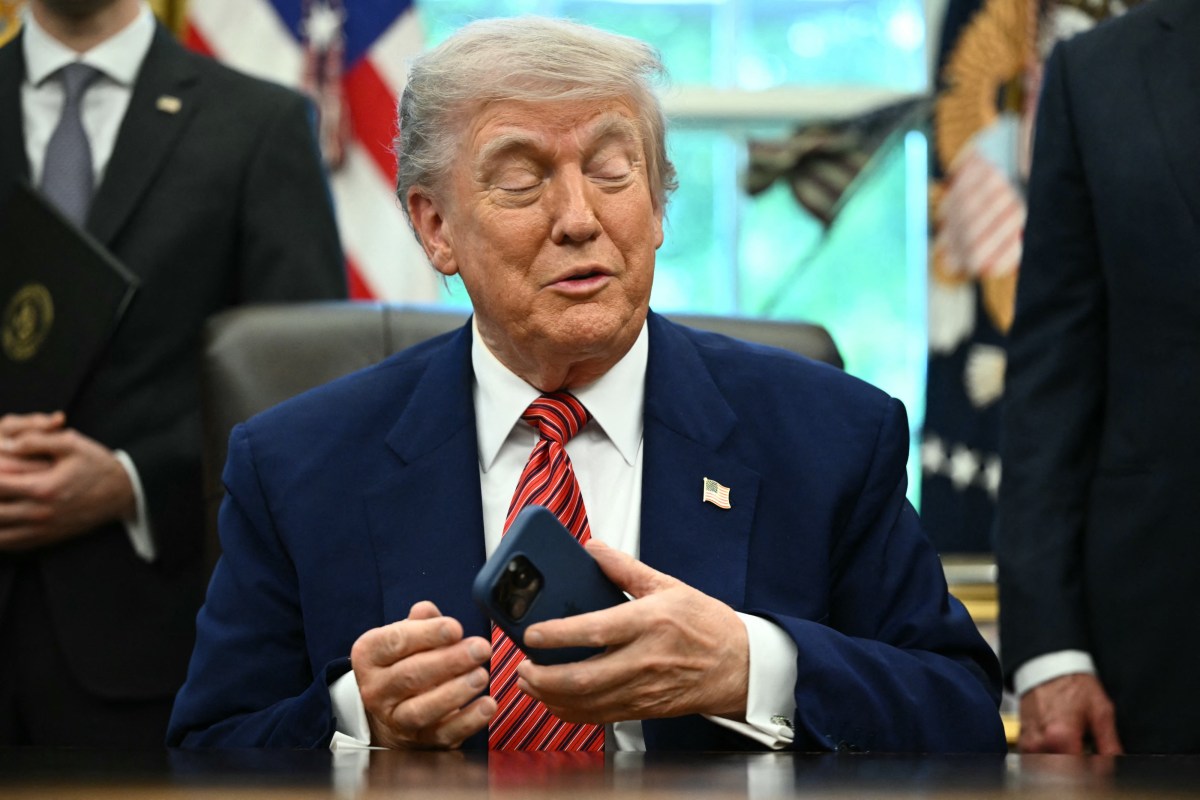 Trump Mobile подтвердила утечку персональных данных клиентов