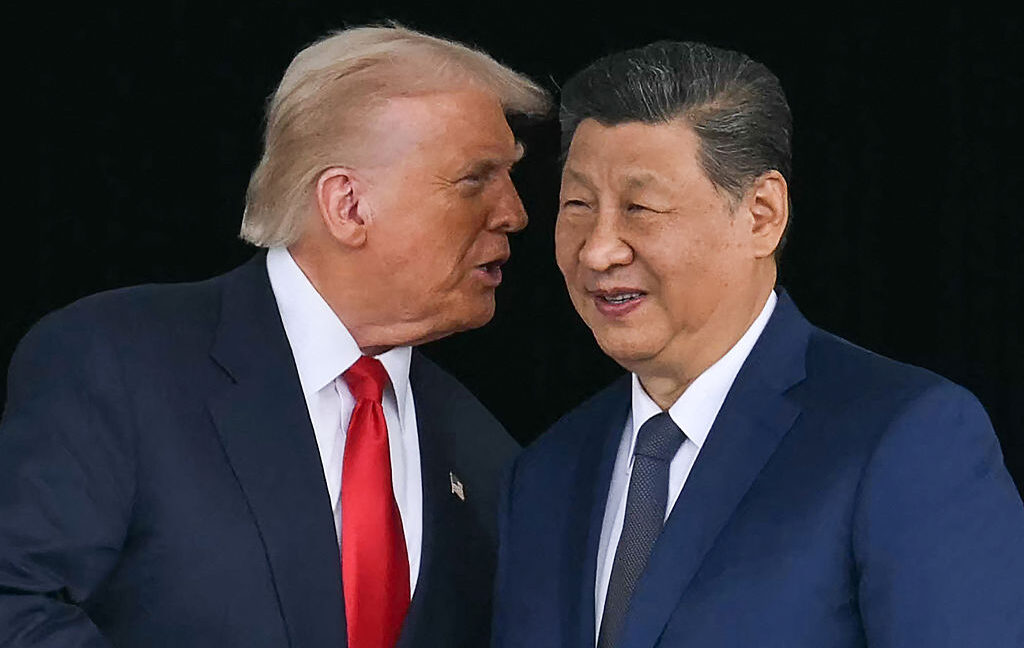 Трамп везёт топ‑техов в Пекин: переговоры с Си сфокусируют на чипах, Тайване и рисках ИИ