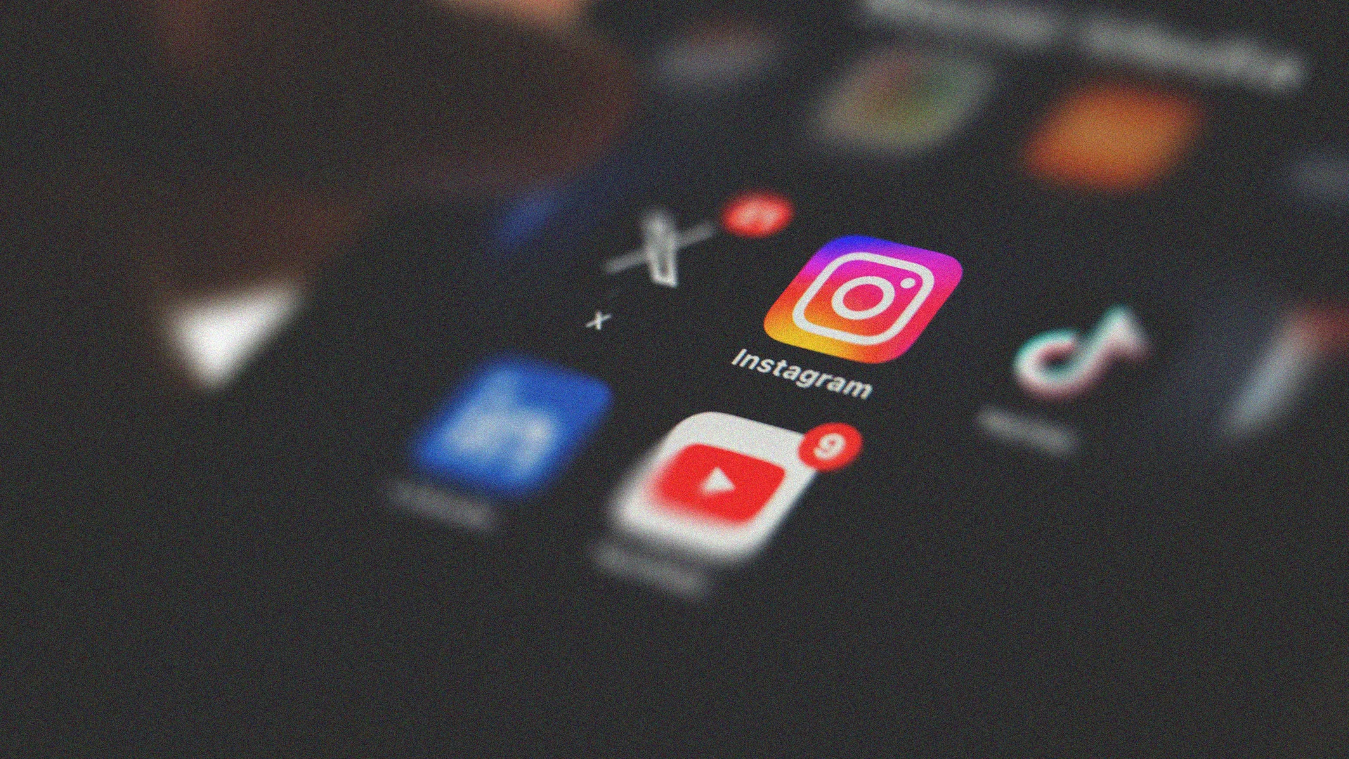 Хакеры использовали уязвимость Meta AI и захватили сотни Instagram‑аккаунтов, включая страницу белого дома обамы