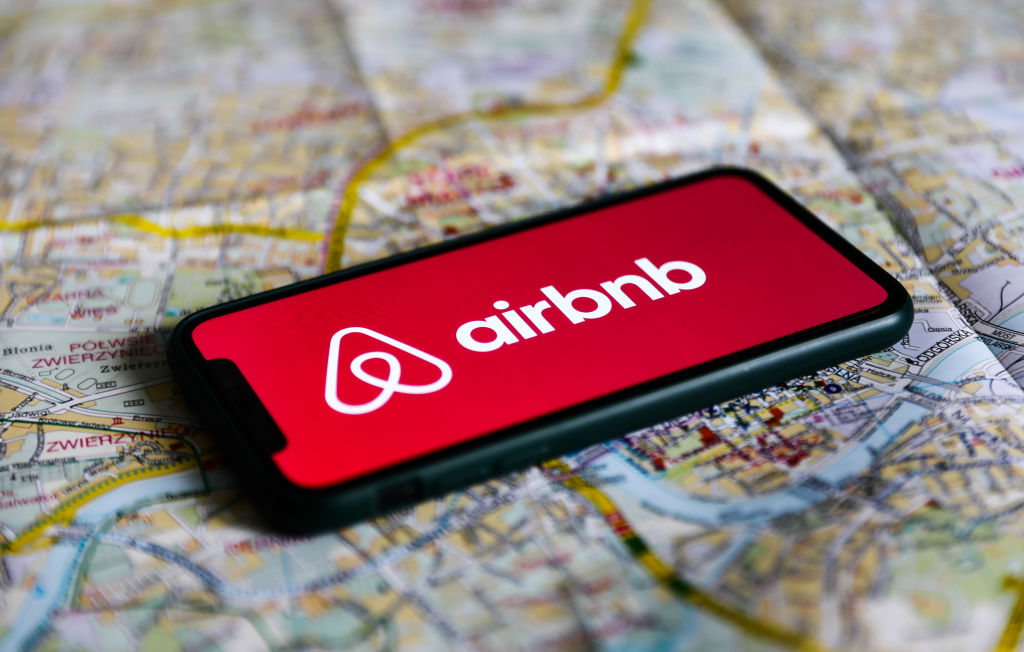 Airbnb: ИИ сгенерировал 60% нового кода, бот решает 40% обращений службы поддержки