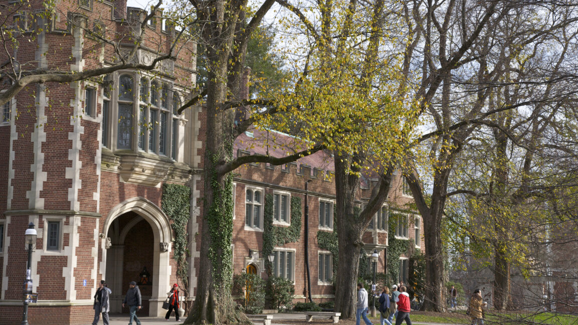 Princeton exigirá supervisión docente en exámenes presenciales tras aumento de trampas con IA