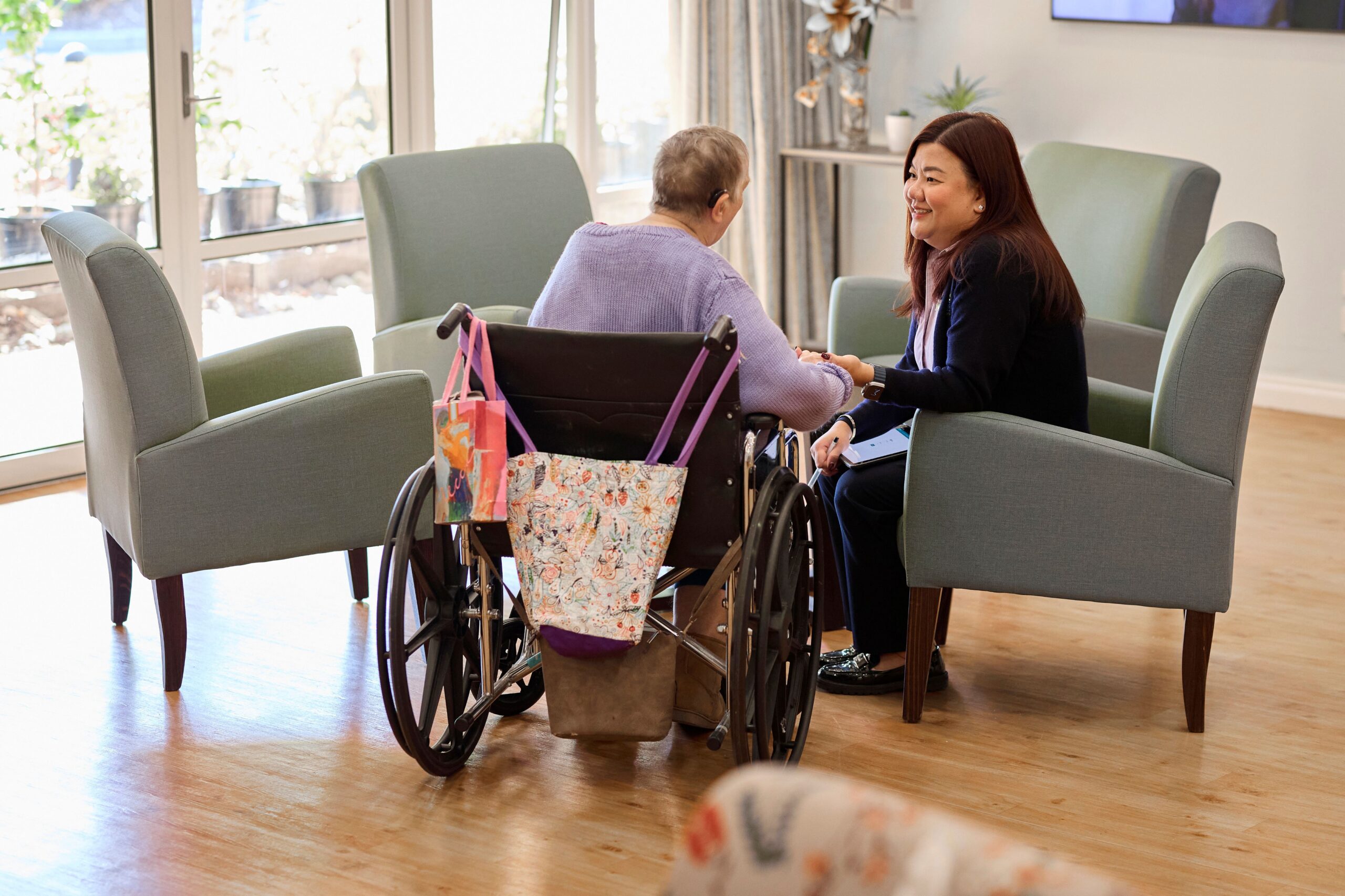 Regis внедрила RegiCare Assist в 72 домах, чтобы сократить бумажную работу и ускорить клинические решения
