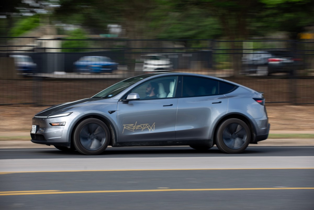 Tesla запускает сервис роботакси в Далласе и Хьюстоне